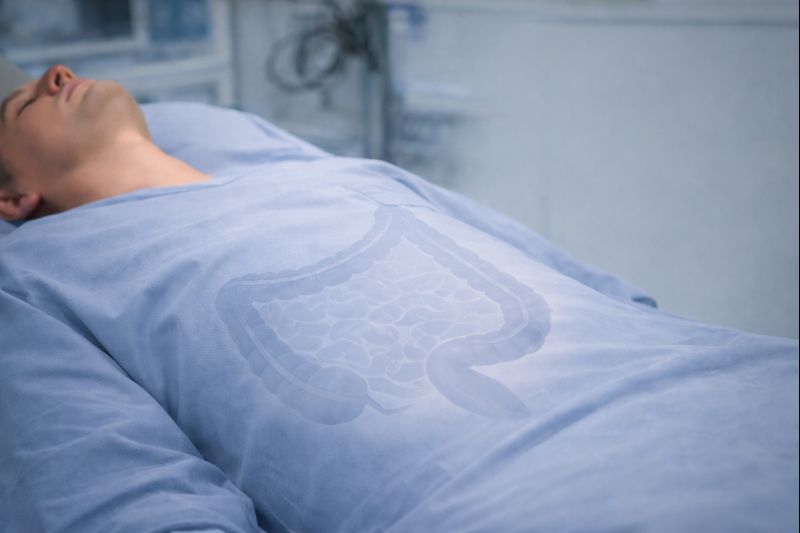 급성 맹장염으로 병원에 입원하여 수술을 기다리고 있는 환자